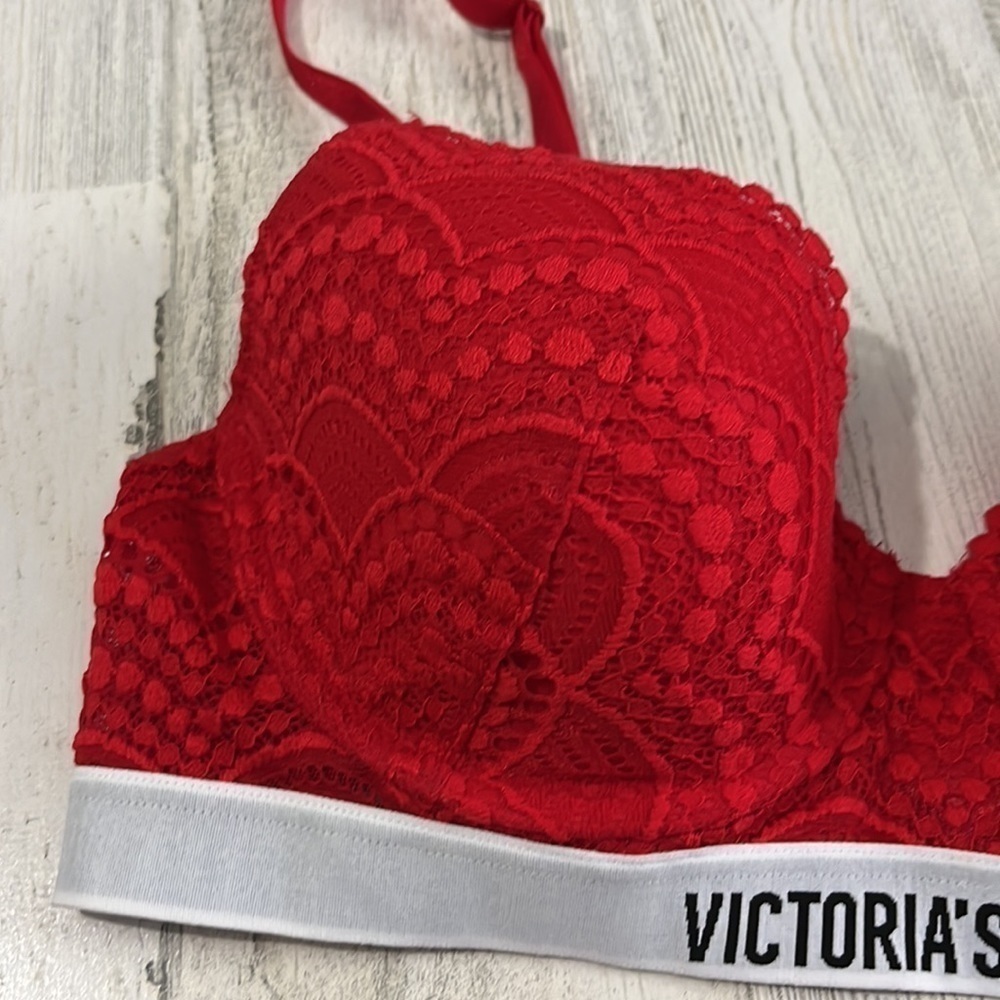 Victoria’s Secret Lightly Lined t-shirt red lace bra Size 34C - Picture 2 of 9